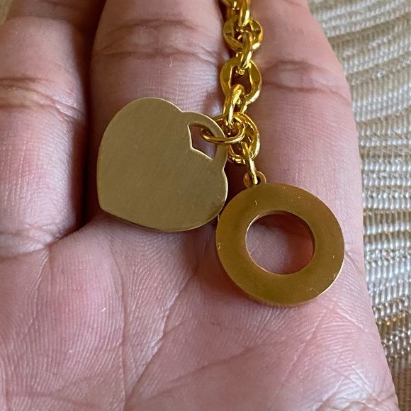 🌷$4 Bundle Add-on ~ Gold Plated Chain Bracelet w Toggle Clasp and Heart Charm - Picture 6 of 17